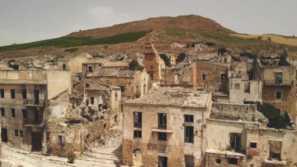 Sicilian ghost town refuses to die