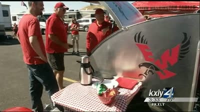 Fans throw tailgate parties for Eastern’s home opener