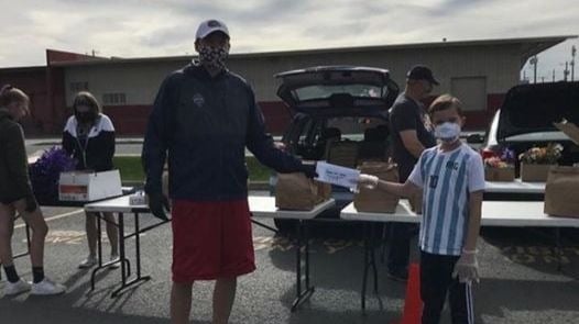 Nate Hart donating food to Marcus Riccelli