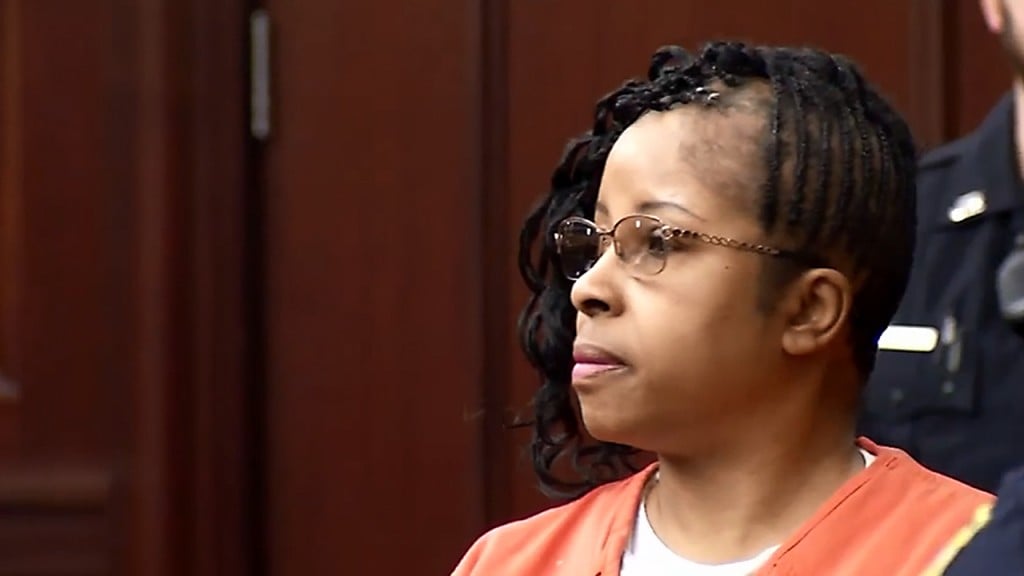 Woman pleads guilty to kidnapping newborn in 1998, raising her to adulthood