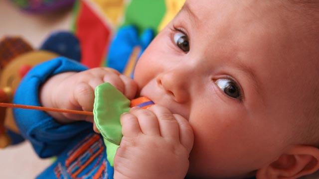 FDA warns benzocaine teething products aren’t safe for kids
