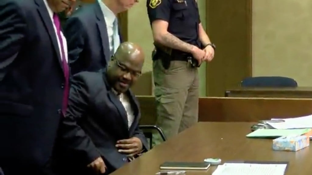 Mississippi judge grants Curtis Flowers bail after six trials