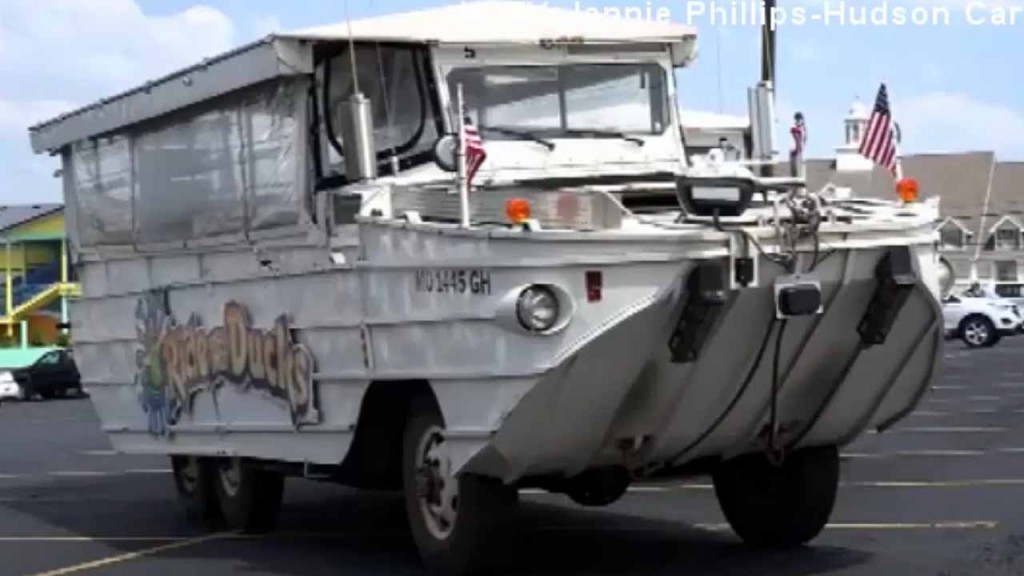 Investigators look at when duck boat crew decided to enter water