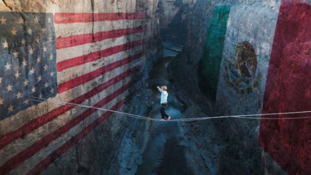 Mexican and American walk highline over border