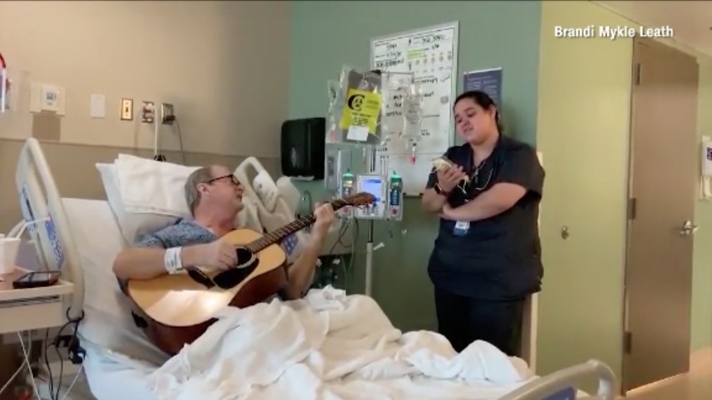 Nurse sings Christmas duet with cancer patient