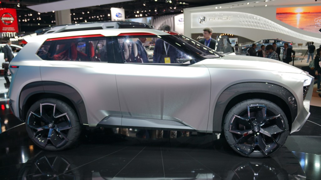 Go in and around the Nissan Xmotion Concept