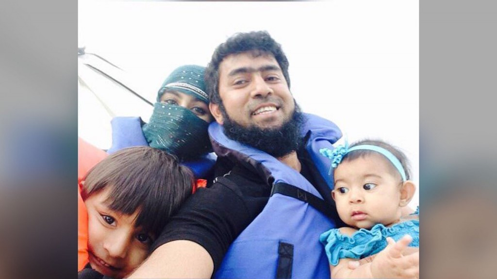 US father fears for his young children trapped in Syria
