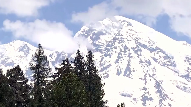 High winds hamper rescue of four hikers stranded for days on Mount Rainier