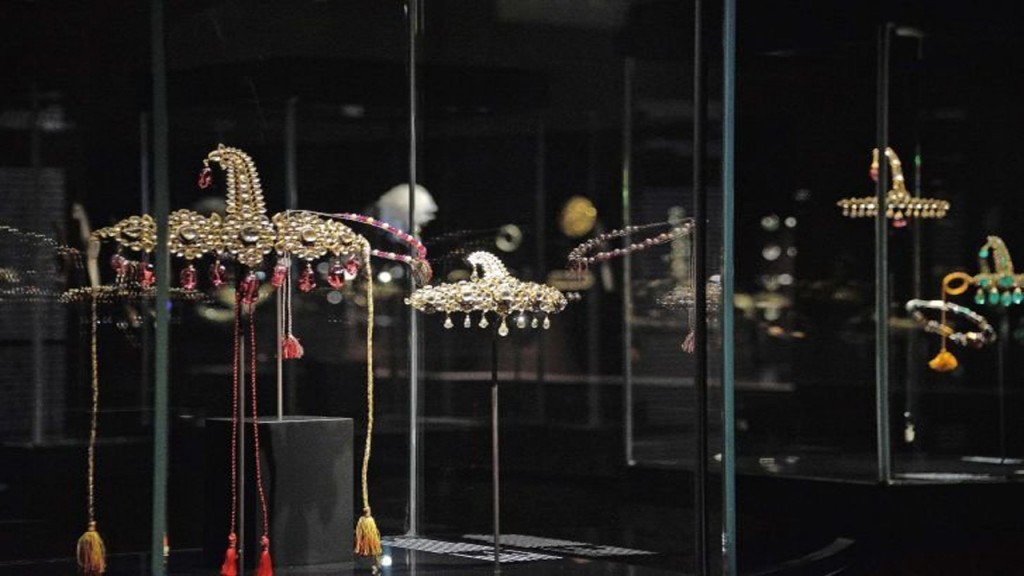 Jewels stolen from Venice exhibition in brazen daytime heist