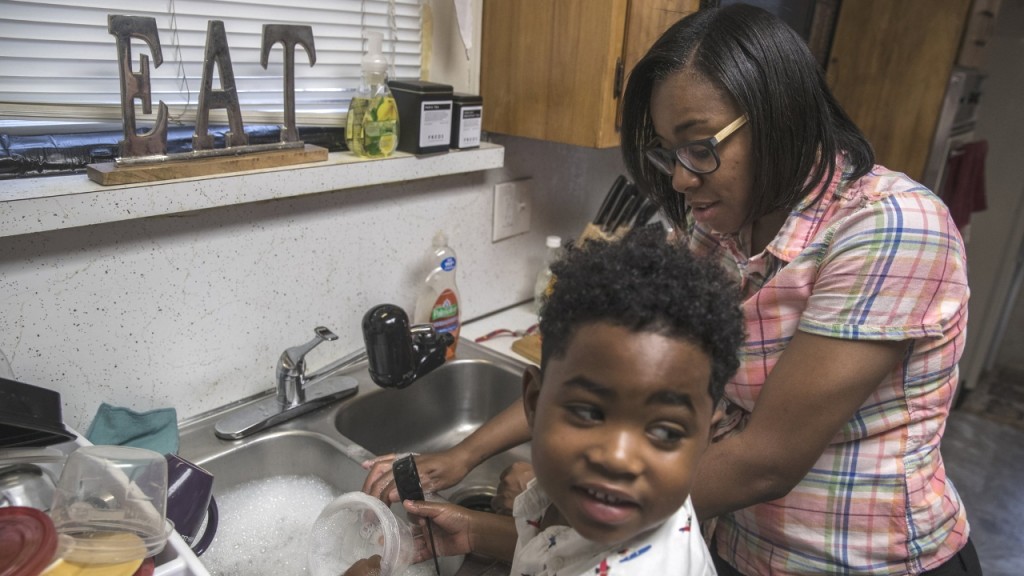 Lead in Newark’s water has mom worried 5-year-old ‘being poisoned’