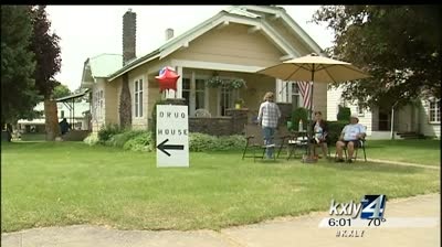 Neighbors erect public accusation of alleged drug house next door
