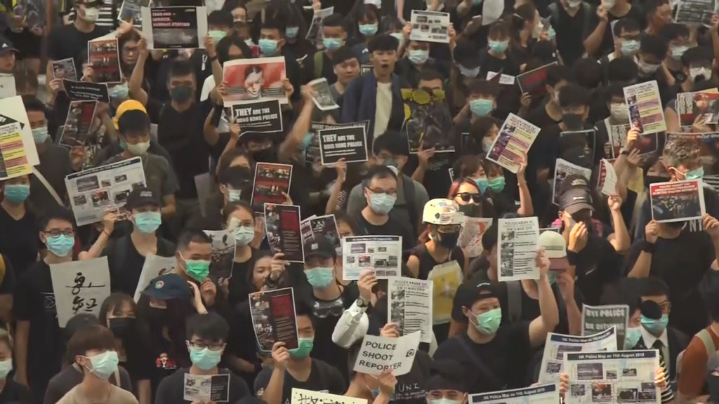 Hong Kong airport sees dramatic drop in passengers amid protests