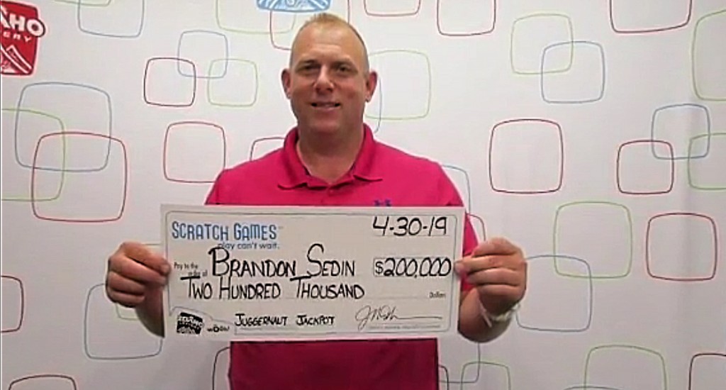 He donated a few dollars to a homeless man, then won $200,000