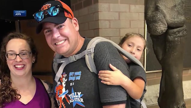 Teacher carries 10-year-old with spina bifida on class field trip