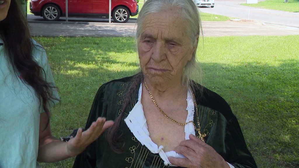 Georgia police use Taser on 87-year-old woman cutting dandelions