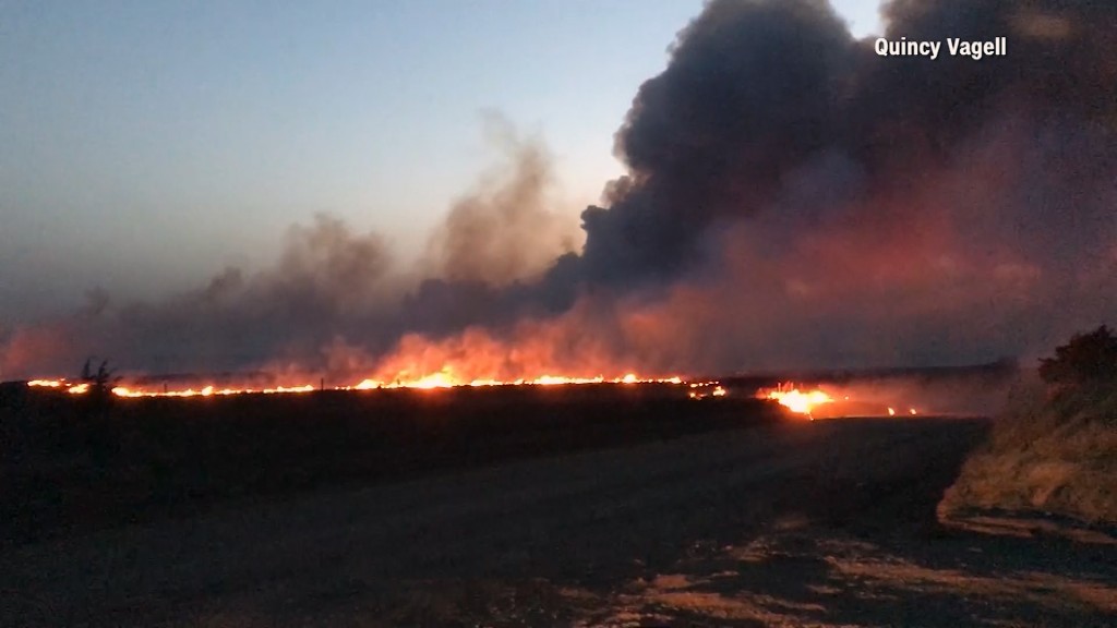 Oklahoma wildfires kill 1, force evacuations