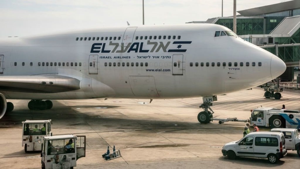 El Al bids farewell to 747 plane with sky art ‘drawing’