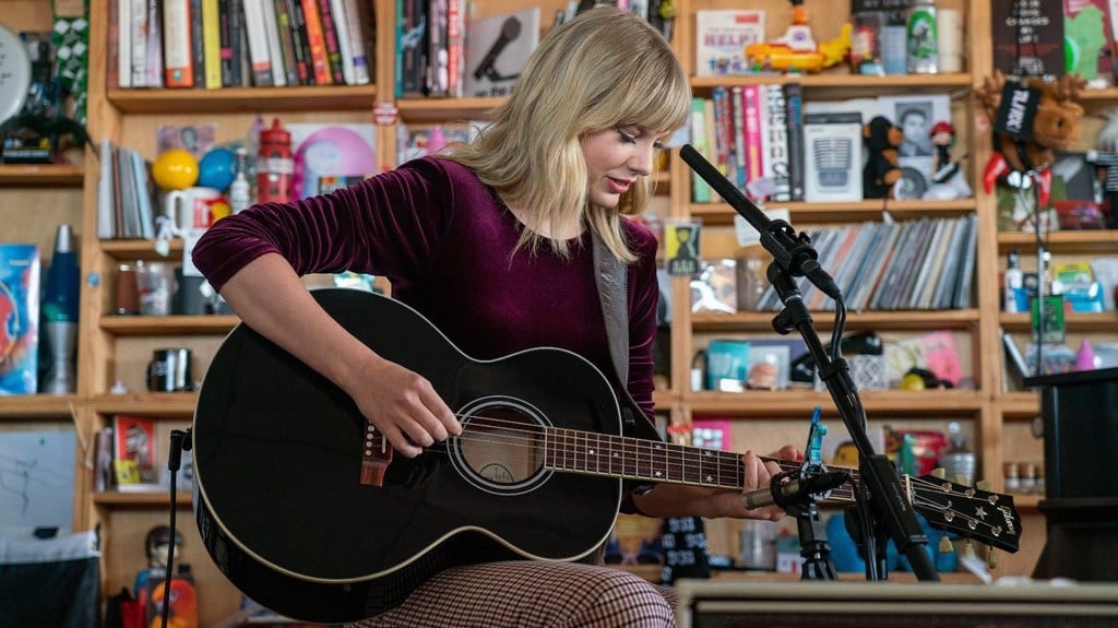 Taylor Swift shines solo in Tiny Desk Concert