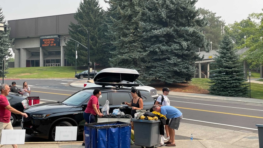 WSU students move in to dorms