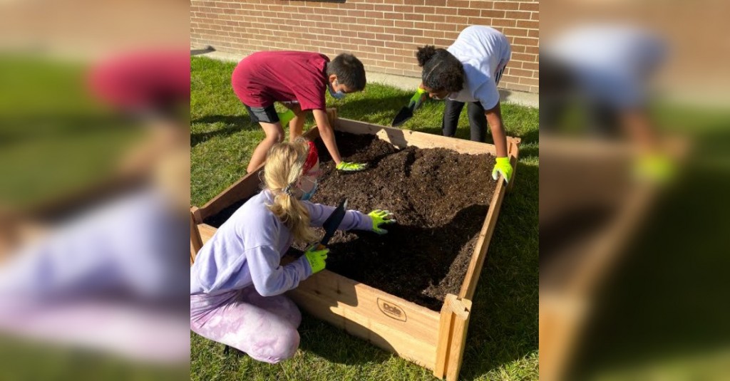 Shiloh hills elementary school students gardening Sept 23 2021