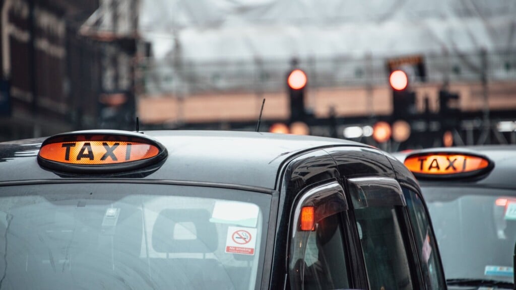 6 Safety Tips For Taking Taxis When Traveling