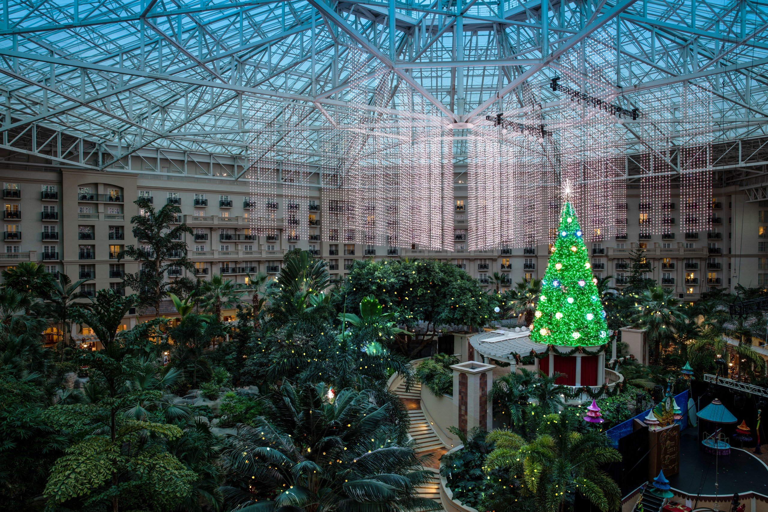 Enter The Gaylord Palms Christmas Getaway Giveaway Orlando Magazine