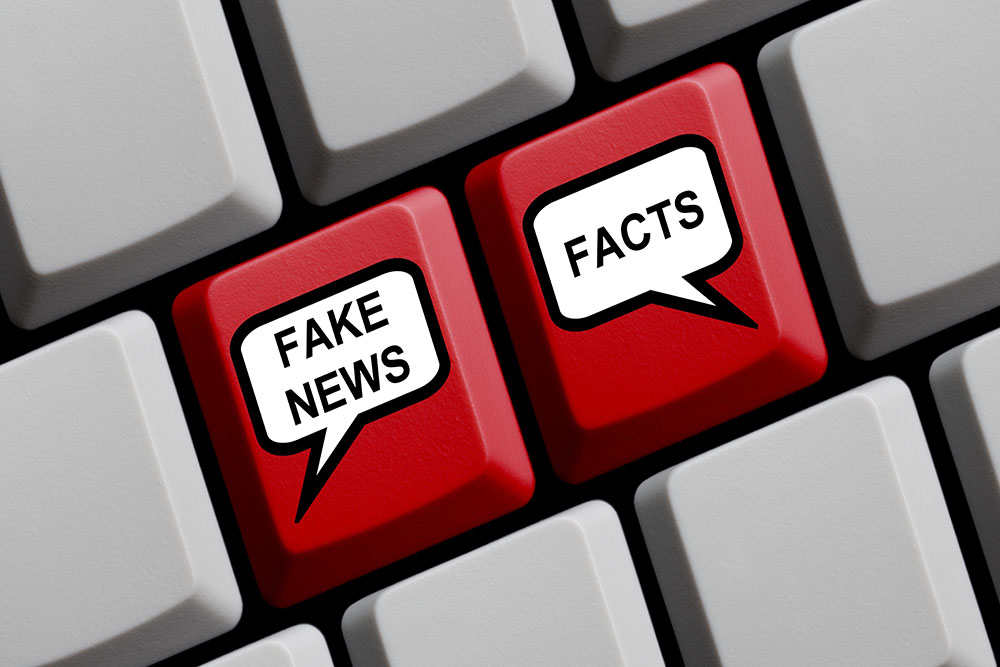 Red,computer,keyboard,with,balloons,showing,fake,news,or,facts