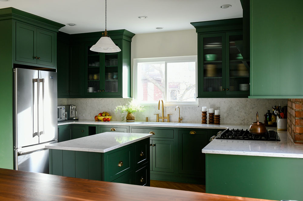 How Green, Leafy Wallpaper Inspired This Kitchen Renovation