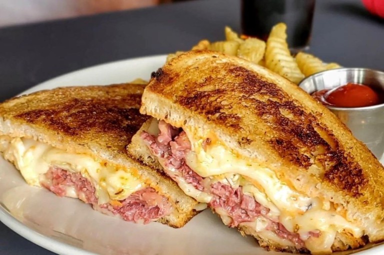 Sultry F&B Heats Up The South Side With Hearty Comfort Food