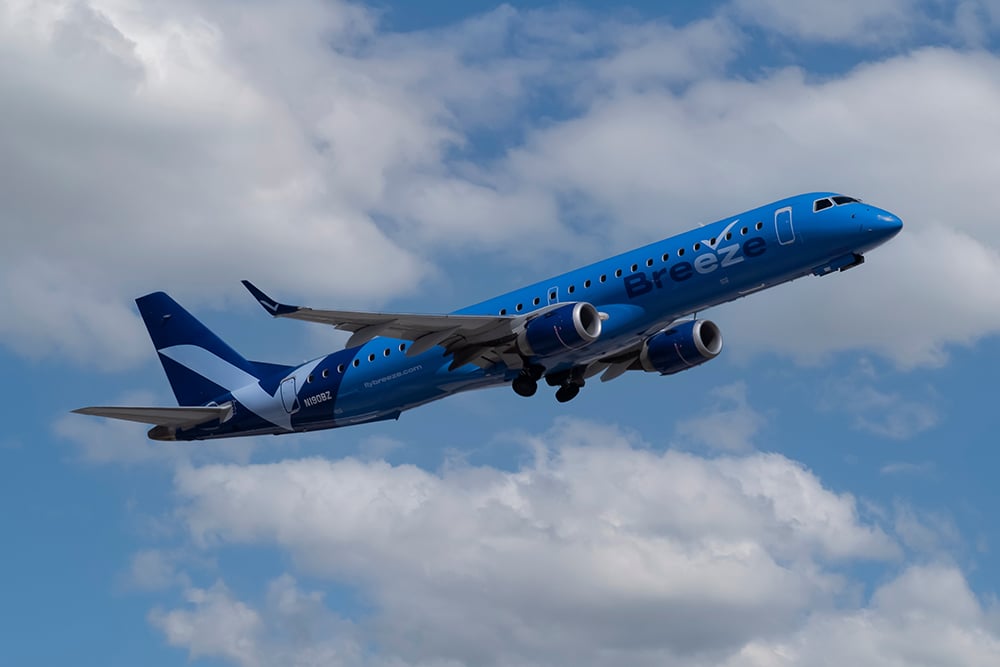 Phoenix,sky,harbor,airport,4 21 2023,phoenix,,az,breeze,airlines,embraer