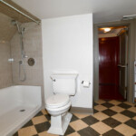 27 Bathroom 3rd Floor Large With Extra Storage Nik 1375