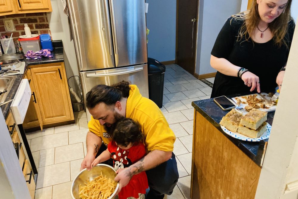 Born Into the Food Biz: A Pair of Toddlers Mix It Up in the Kitchen ...
