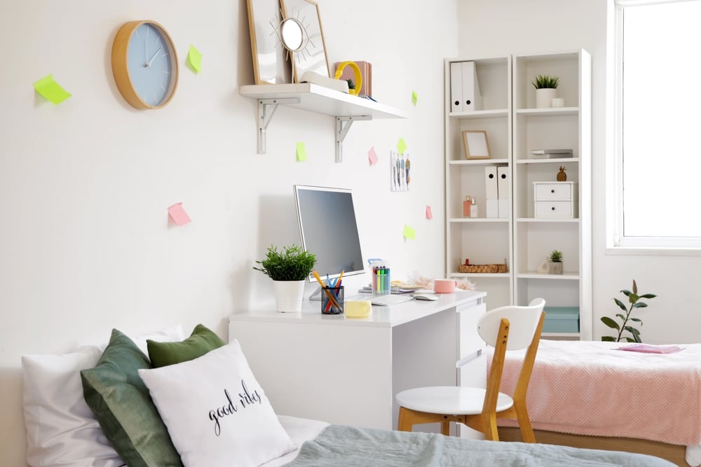 Interior,of,dorm,room,with,beds,,table,and,sticky,notes