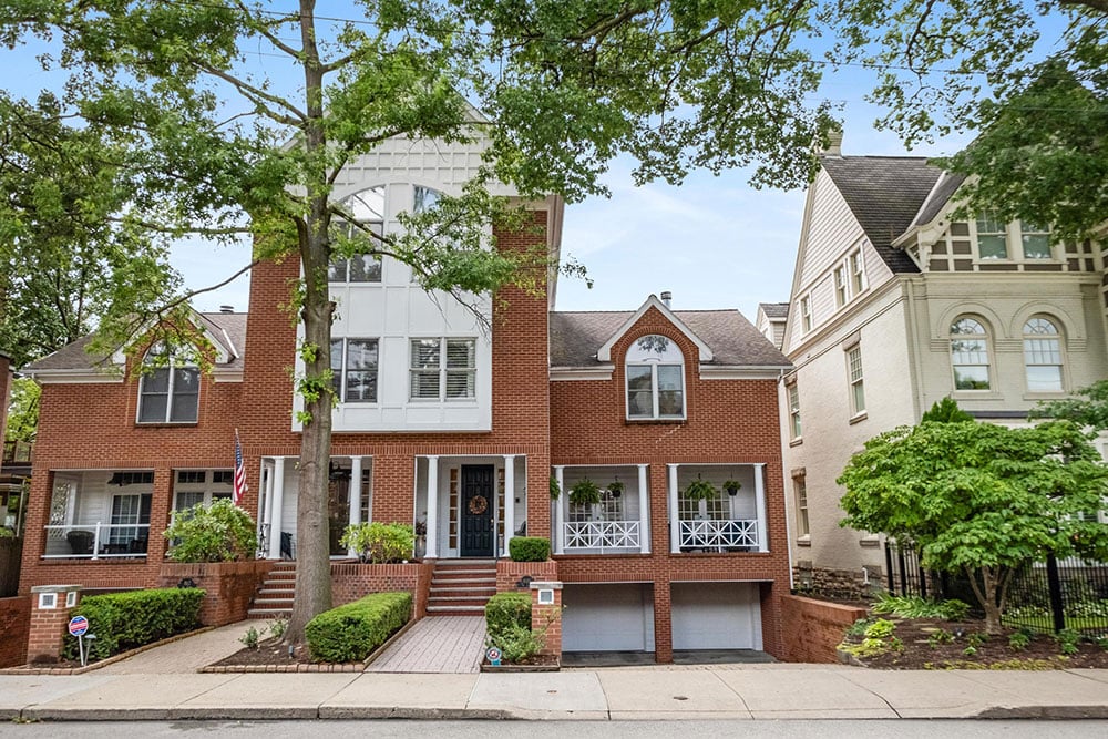 810 St James 2