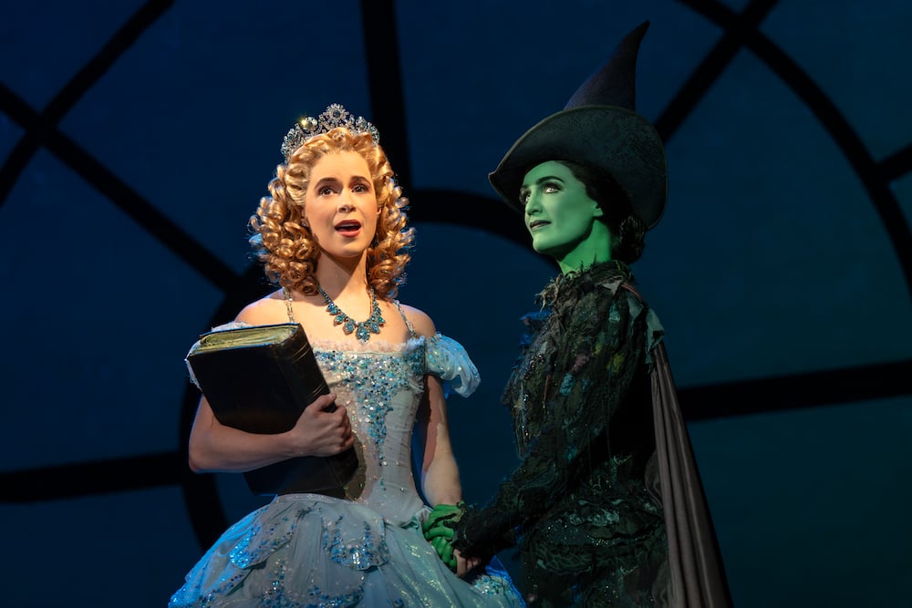 Rs31392 Austen Danielle Bohmer As Glinda And Lauren Samuels As Elphaba In The National Tour Of Wicked Photo By Joan Marcus 2024 0710r2