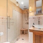 26 Guest Bathroom