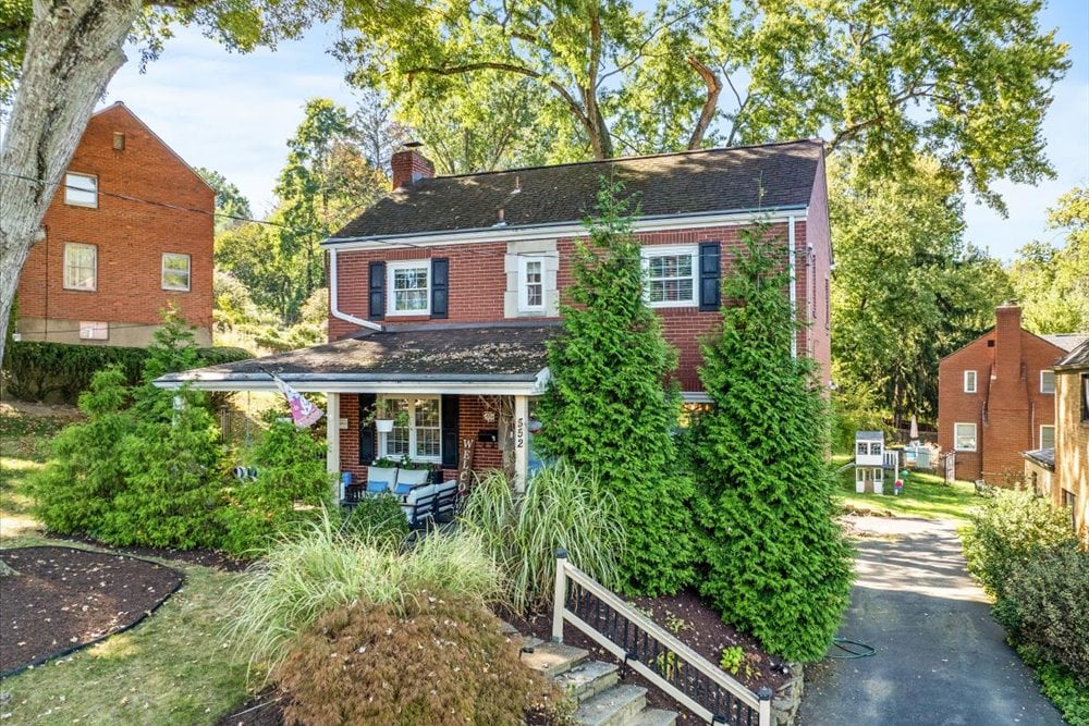 25 Exterior Front Right