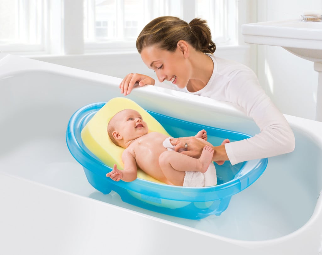 easy way to bathe a baby
