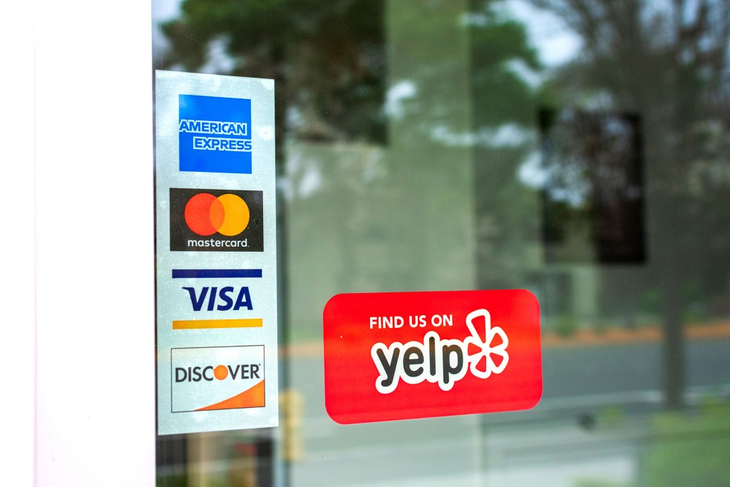 Mastercard,,visa,,american,express,,discover,payment,options,advertised,on,a