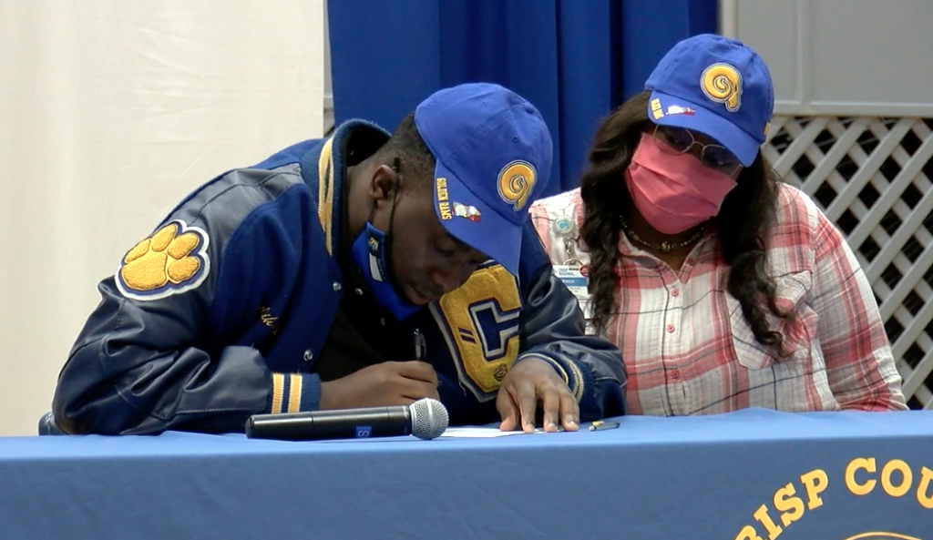 Crisp County Football Players Sign Nlis And Wilcox County Basketball Defeats Dooly County