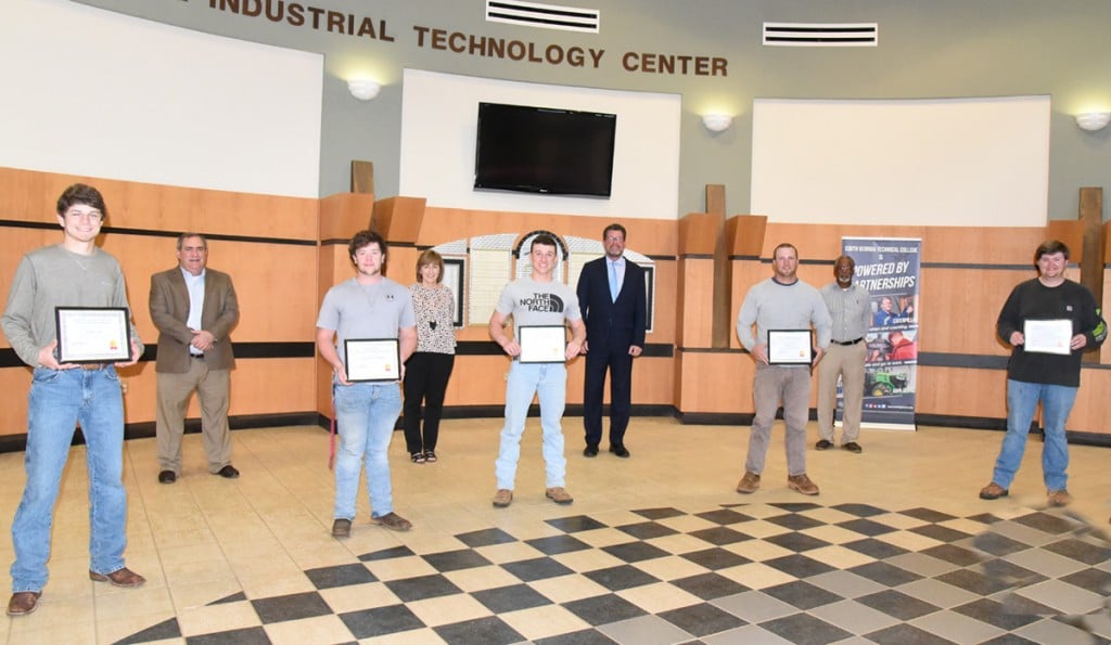 Electrical Lineworker Scholarships Unmasked 3 2021