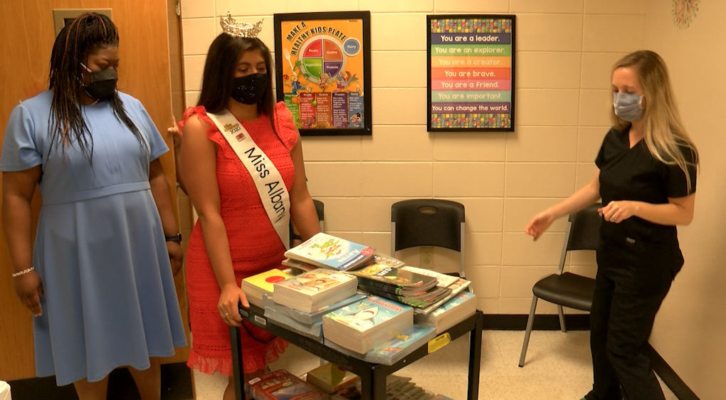 Miss Albany And Aaphc Donate 300+ Books To Albany School