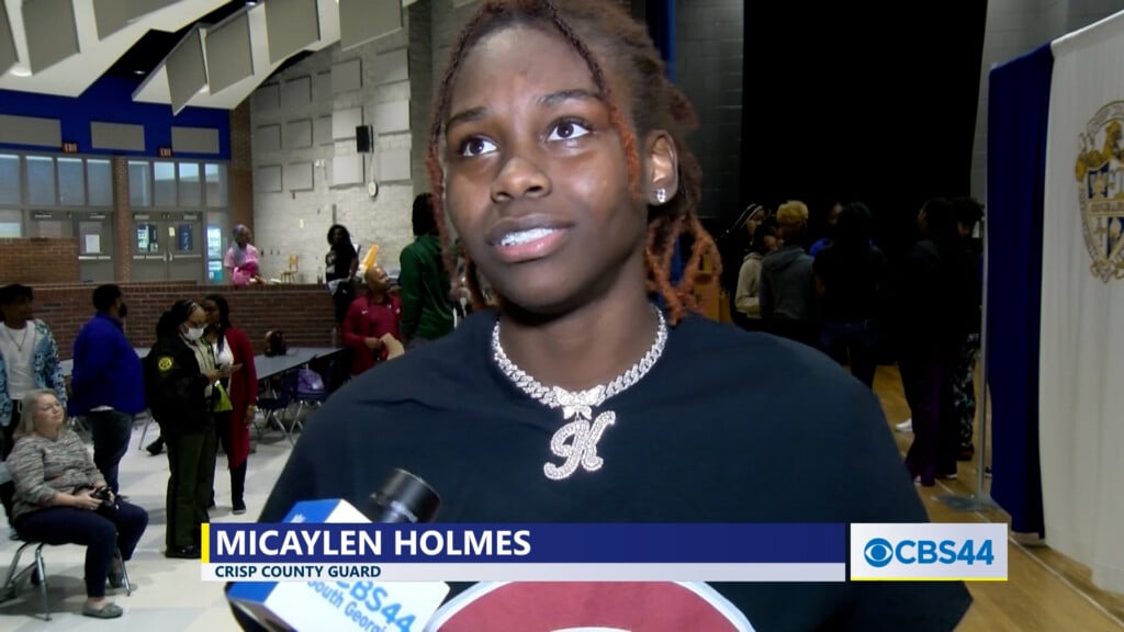 Holmes Heads To College
