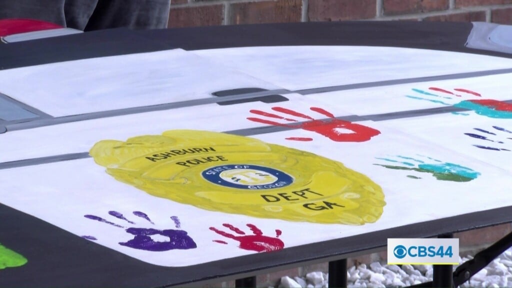 Ashburn Police Unite With Local Children To Create Hand Painted Mural