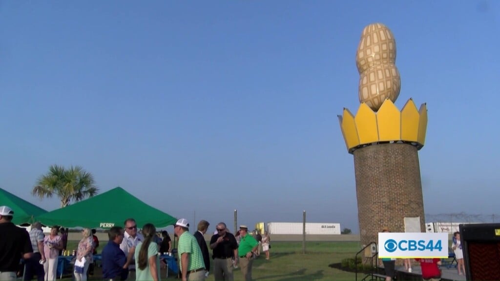 Big Peanut Rededication Ceremony In Ashburn