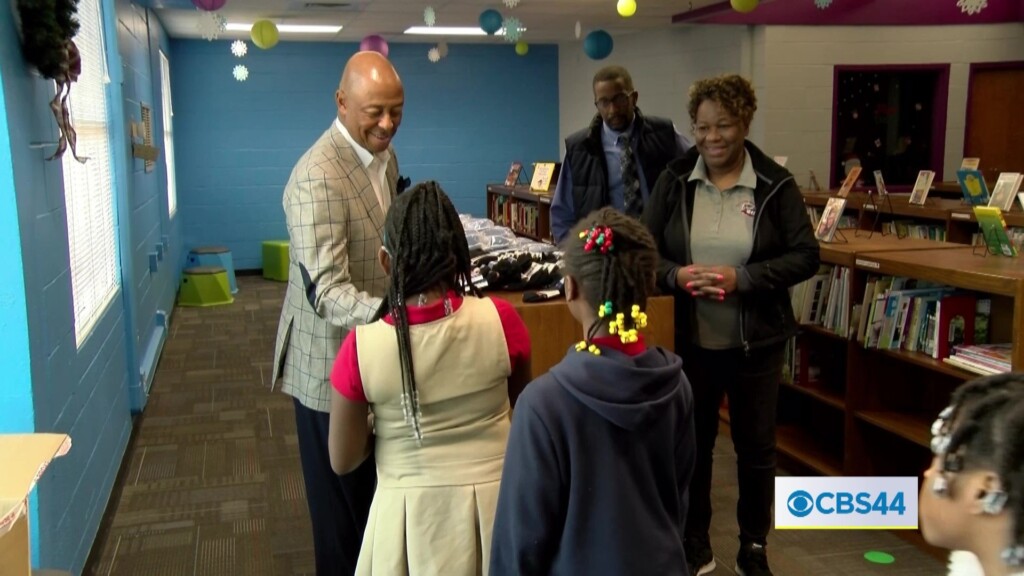 Christmas At Northside Elementary, Local Law Firm Donates Uniforms