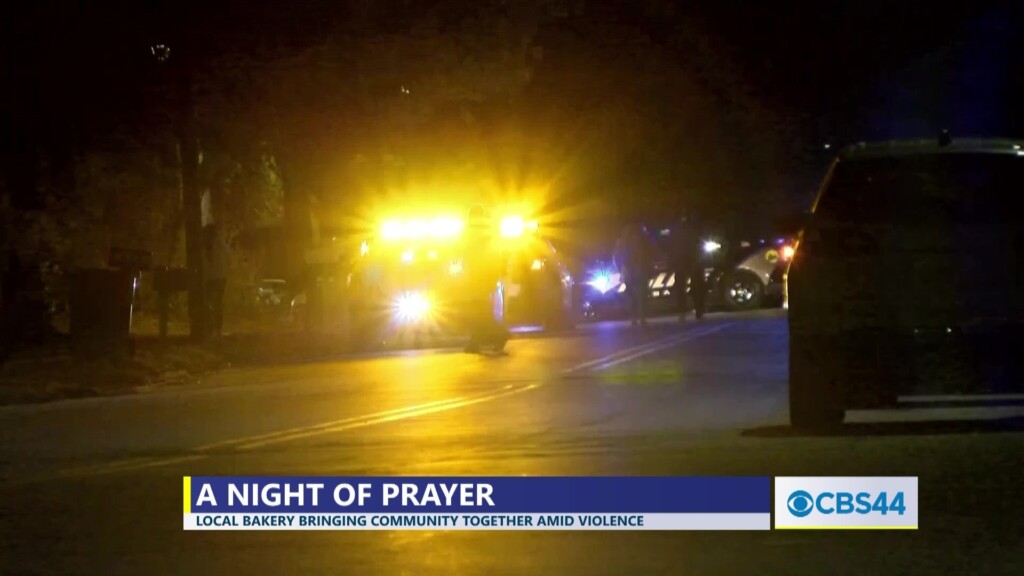 Q's Cakery Holds Prayer Vigil In Albany