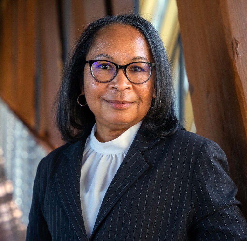 Dr Estrellita Redmon