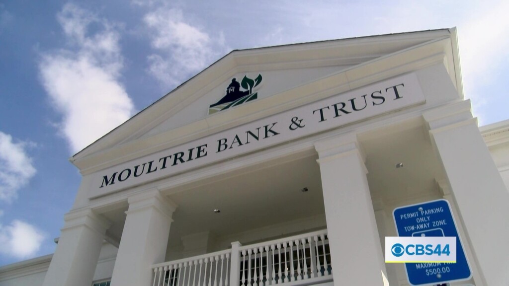 Moultrie Bank & Trust Holds Grand Opening Ceremony