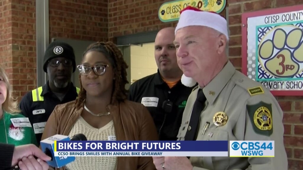 Gabe Crisp Co Sheriff Donates Bikes Pkg